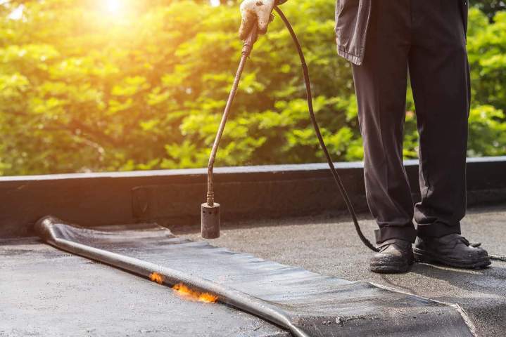 Pose de revêtement d’étanchéité de toit terrasse Tarbes